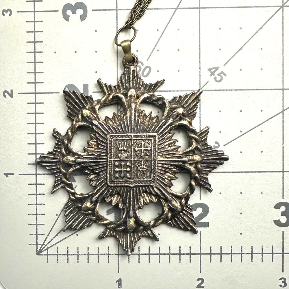 Vintage 1940s gold tone Heraldic crest shield coat of arms pendant necklace - Picture 7 of 7